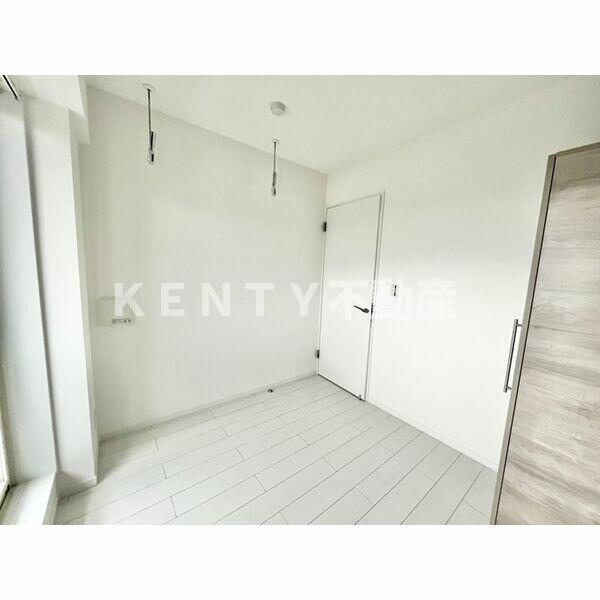 その他部屋・スペース　開放的な寝室です