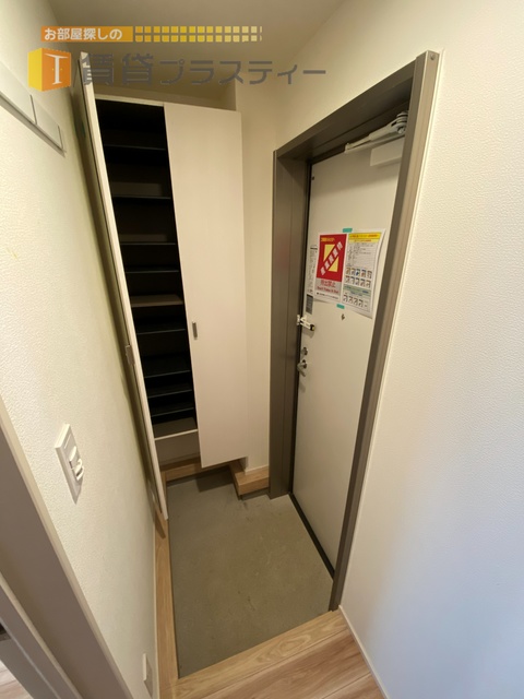 玄関　シューズボックス付き。