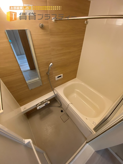 バス・シャワールーム　追い炊き機能・浴室乾燥機能付き。