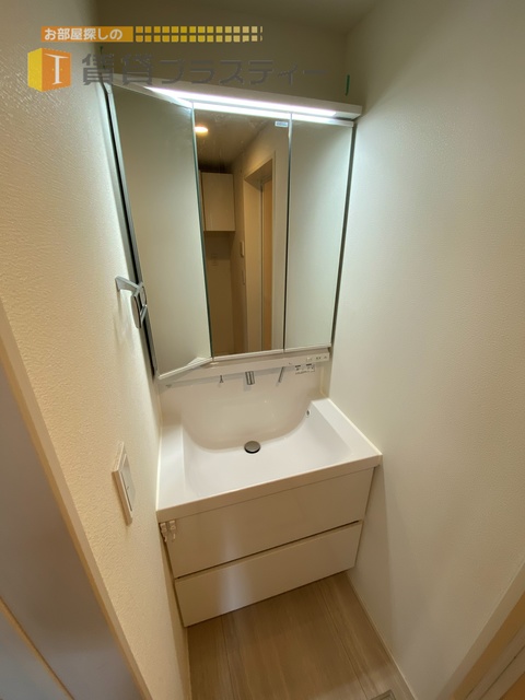 洗面設備　使い勝手の良い独立洗面台です。