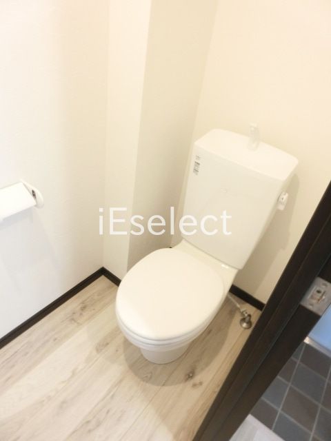 トイレ　シンプルで清潔感のあるトイレ