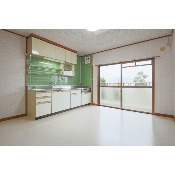 居室・リビング　同じ建物の別なお部屋
