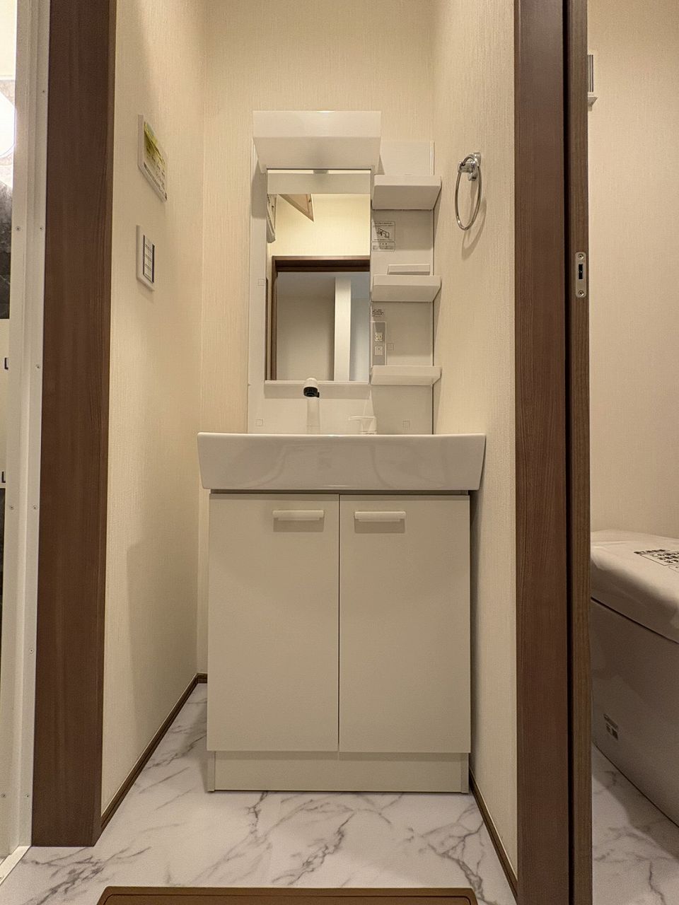 洗面設備　※同じ間取りの別部屋の写真になります。