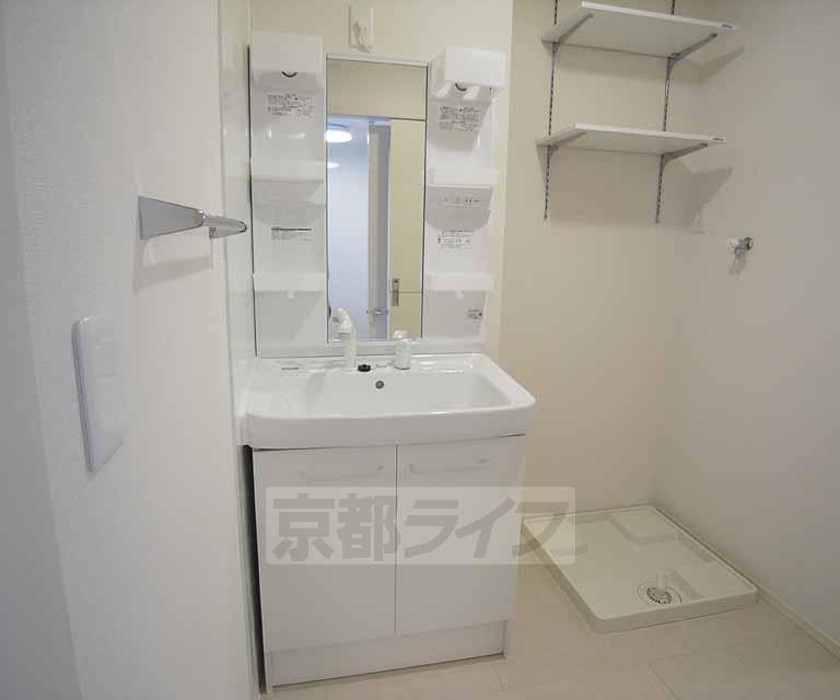 洗面設備　便利な独立洗面台もございます。