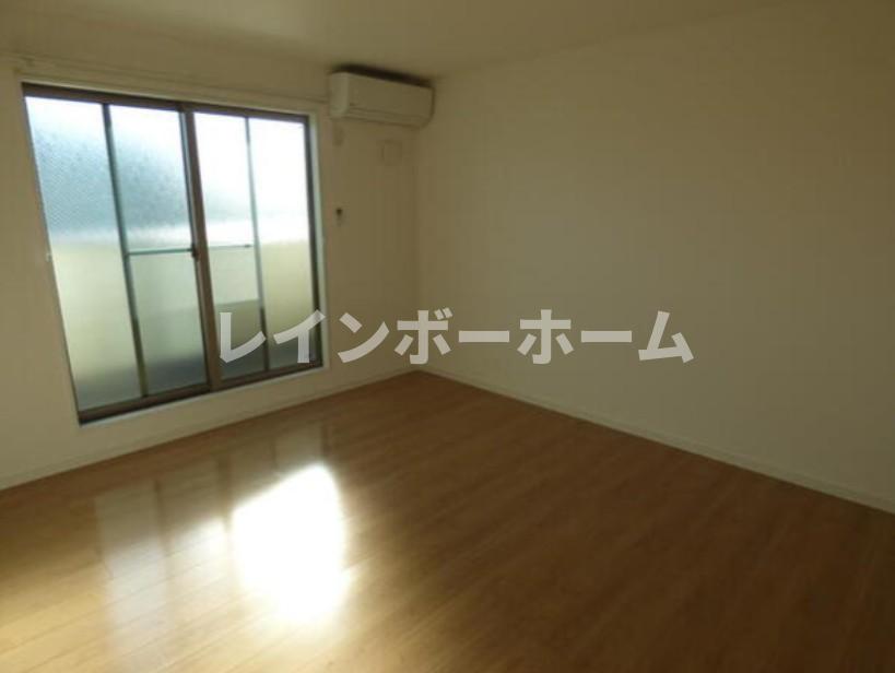 居室・リビング　こちらの居間で趣味の時間をお楽しみください