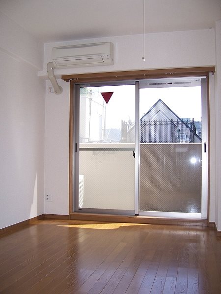 居室・リビング　※別部屋の写真です