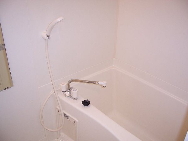 バス・シャワールーム　※別部屋の写真です