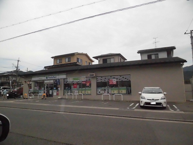 コンビニ　ファミリーマート 京都岩倉中町店（コンビニ）まで275m