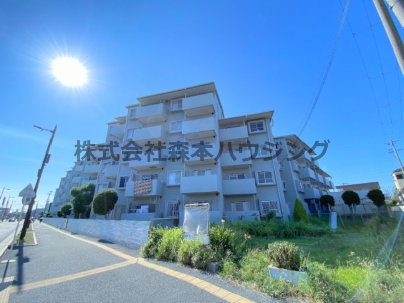 ウエストプラザの外観写真
