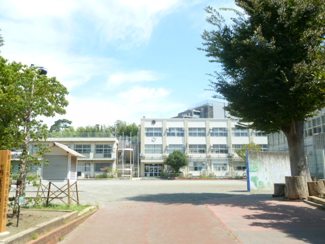 中学校　山内中学校（中学校）まで1700m