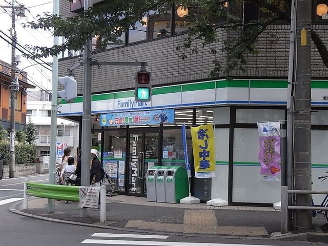 コンビニ　ファミリーマート（コンビニ）まで400m
