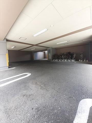 駐車場　ロビー