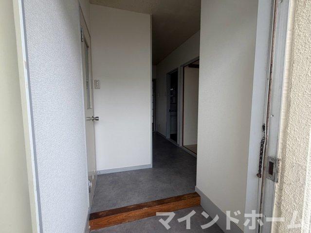玄関　落ち着いた雰囲気の外観です