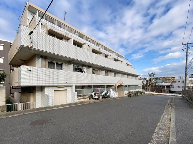 建物外観　最寄り駅まで徒歩7分