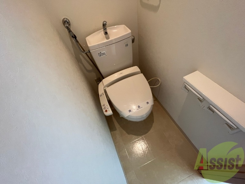 トイレ　こちらはトイレです。清潔感があり、安心して使用できます。