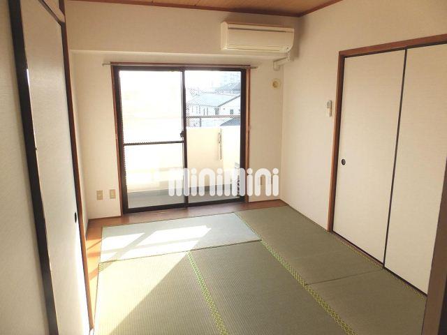 居室・リビング　１部屋和室があると落ち着きますね