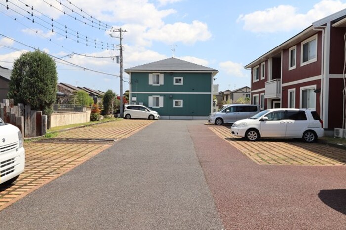 駐車場　駐車場に車を止められます