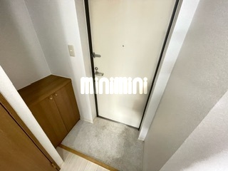 玄関　下駄箱付いています