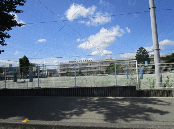 小学校　さいたま市立日進小学校（小学校）まで1015m