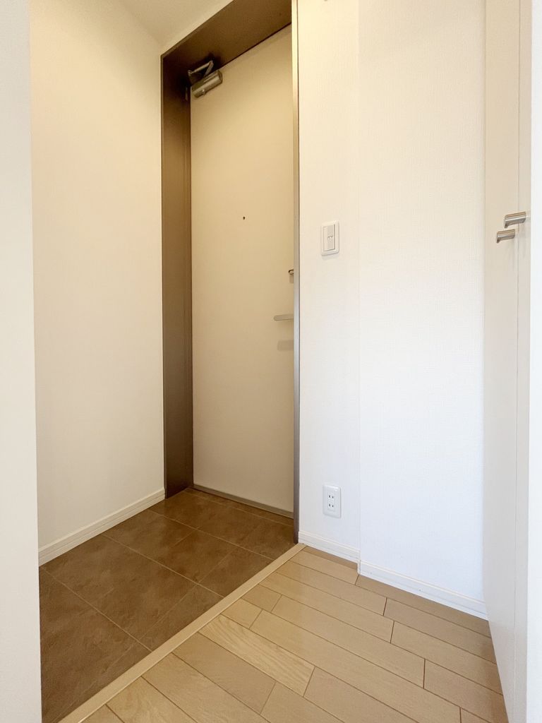 玄関　※別部屋参考写真