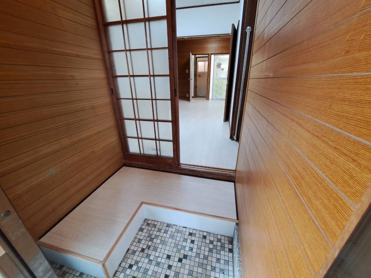 ひえ田野町佐伯墓野18-3 借家の玄関写真