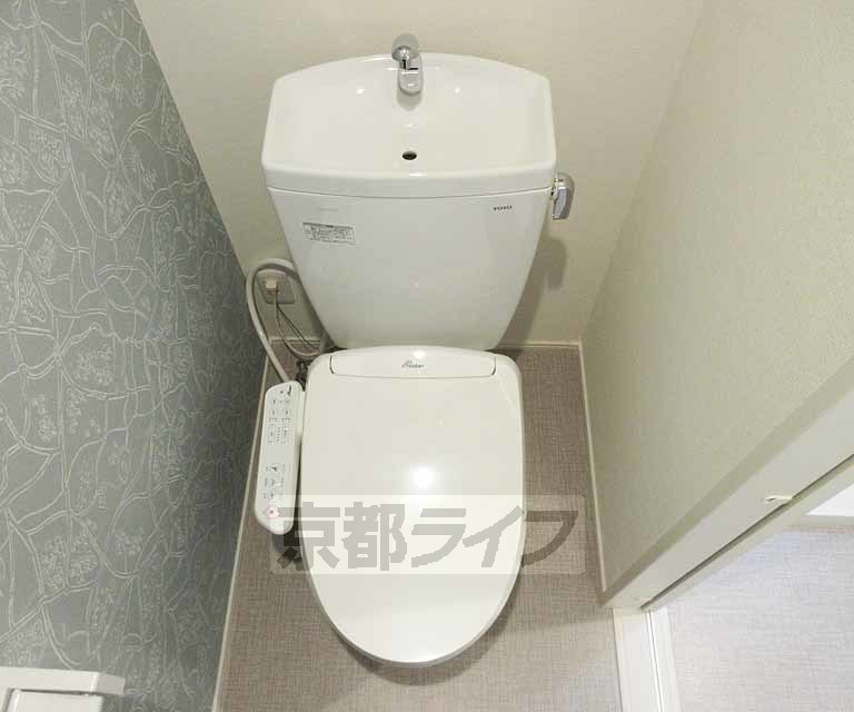 トイレ　嬉しいウォシュレット付き・