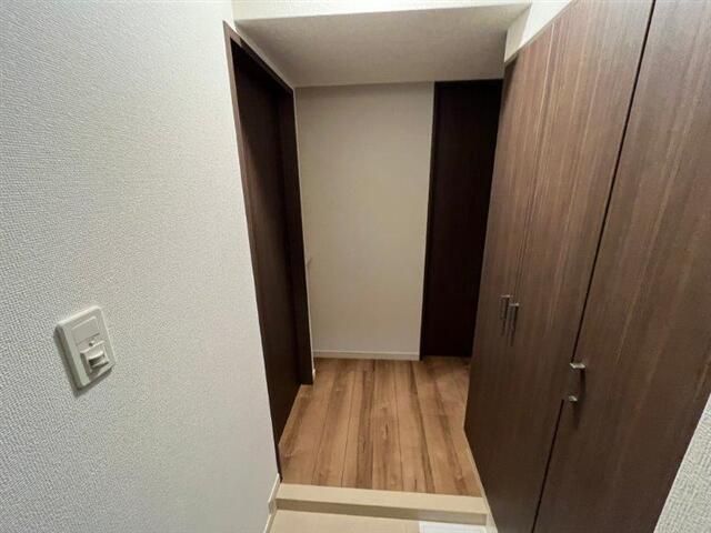 玄関　写真は同タイプ住居です。