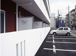 駐車場　ゴミ置き場