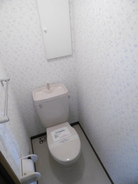 トイレ　トイレ、小物入れありです。