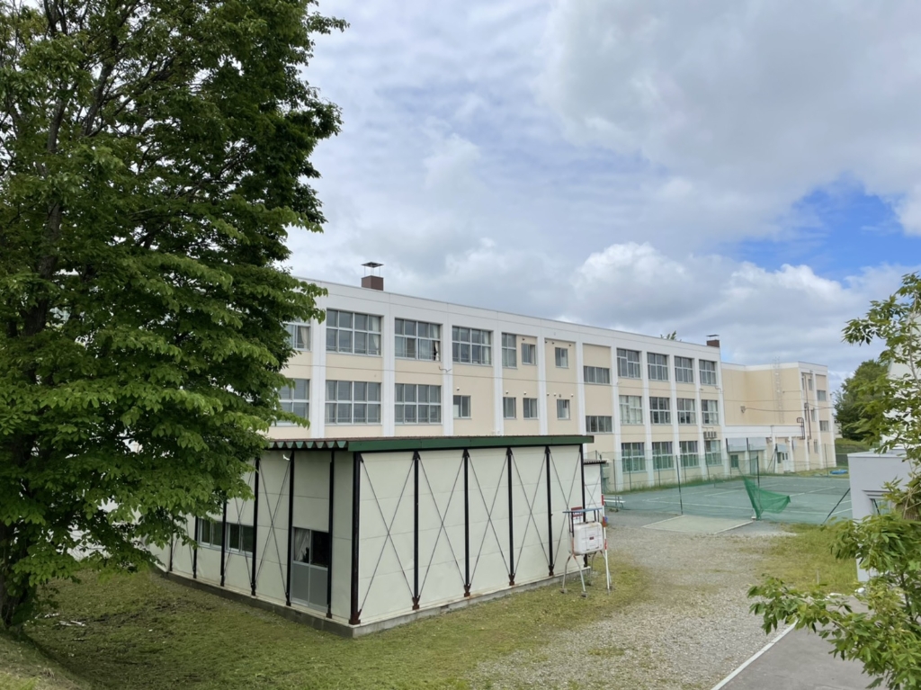 中学校　北広島市立大曲中学校（中学校）まで268m