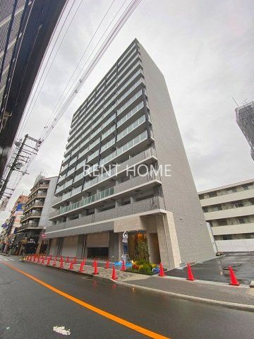 建物外観　RC造の重厚なマンション１４階建てです。