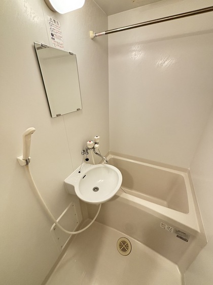 バス・シャワールーム　※別部屋の写真です