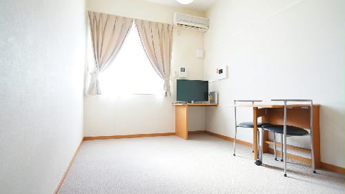 居室・リビング　カーテン、エアコン等、入居してすぐ必要なものがそろってます♪