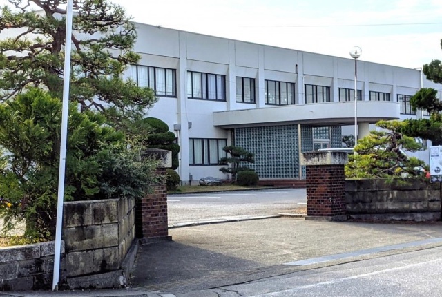小学校　米原市立坂田小学校（小学校）まで988m
