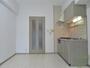 居室・リビング　６帖のダイニングキッチン。ご飯を食べるお部屋ですね。