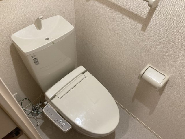 近鉄奈良線 瓢箪山駅 徒歩8分 2階建 築12年のトイレ写真