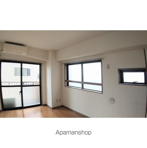パールモア新井堂の居間写真