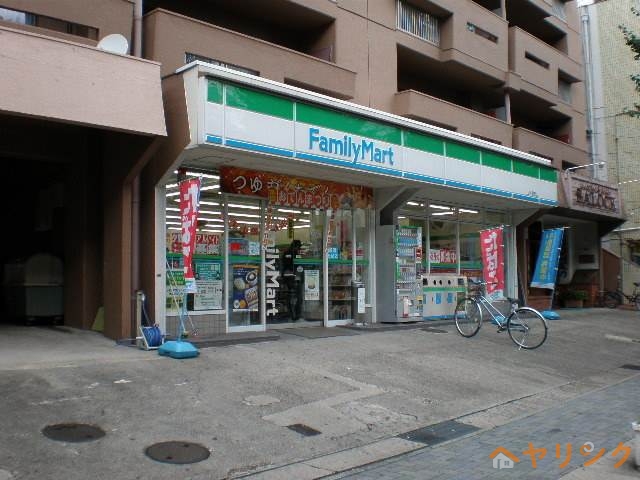 その他　ファミリーマート上社駅前店（２３０ｍ）