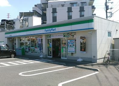 コンビニ　ファミリーマート 日野甲州街道店（コンビニ）まで530m