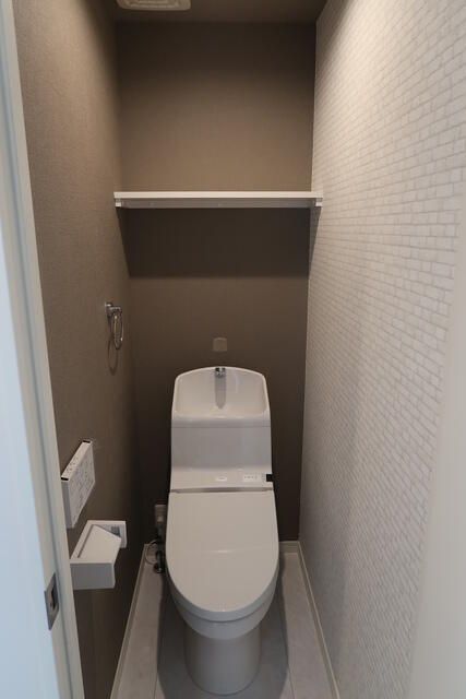 ＪＲ中央線 西荻窪駅 徒歩10分 3階建 築9年のトイレ写真