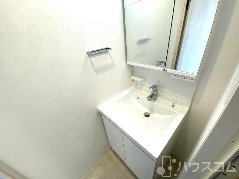 洗面設備　ちょっと広めの洗面台です！