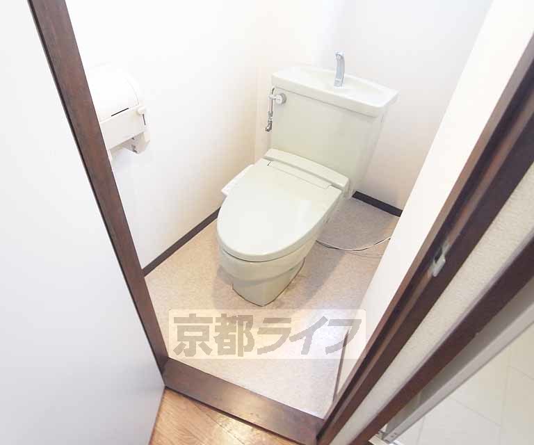 トイレ　ウォシュレットつきです。