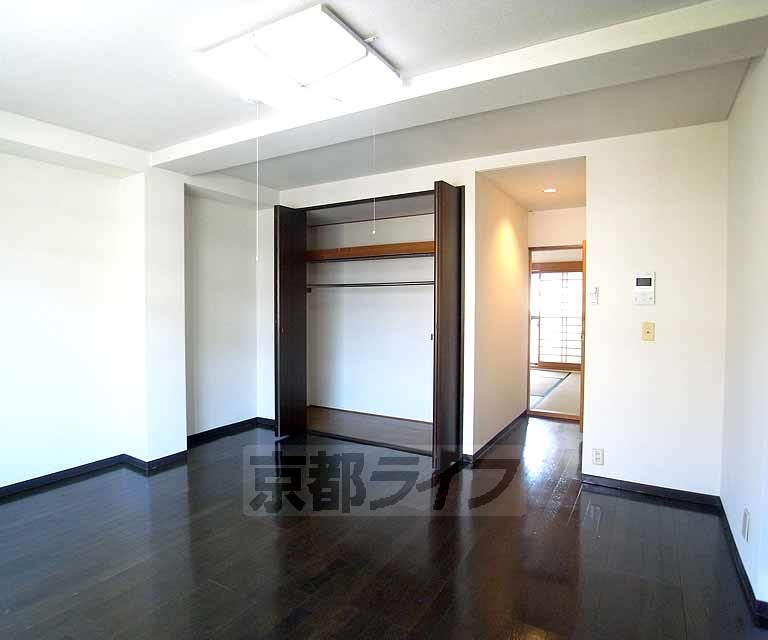 居室・リビング　広々としたお部屋です。
