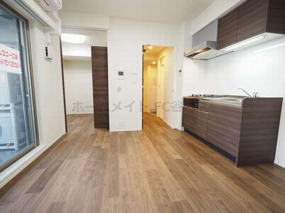ノルデンタワー南森町プレミアムの居間写真