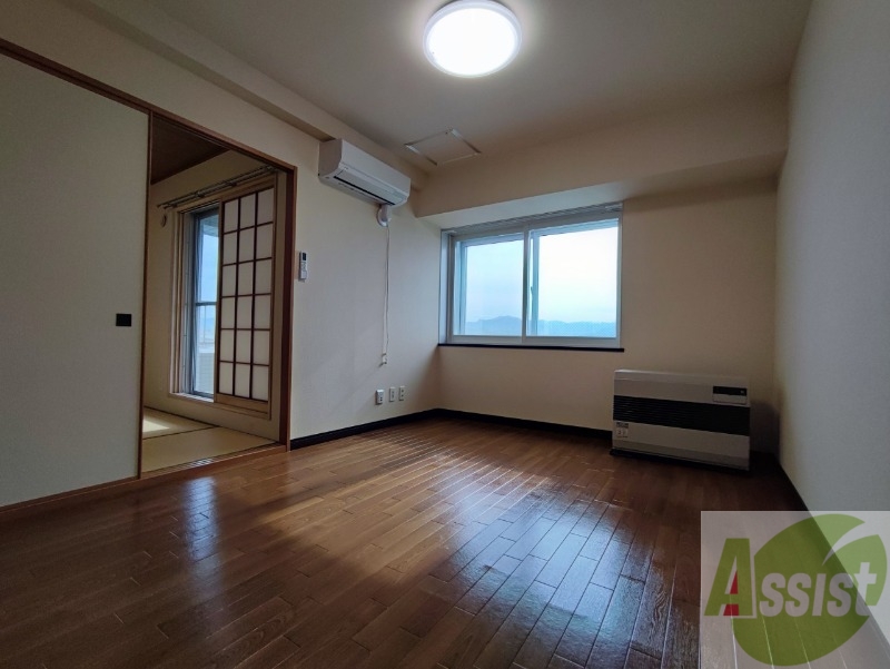 居室・リビング　広くてキレイなお部屋が広がっていて、充実した生活が送れそう。