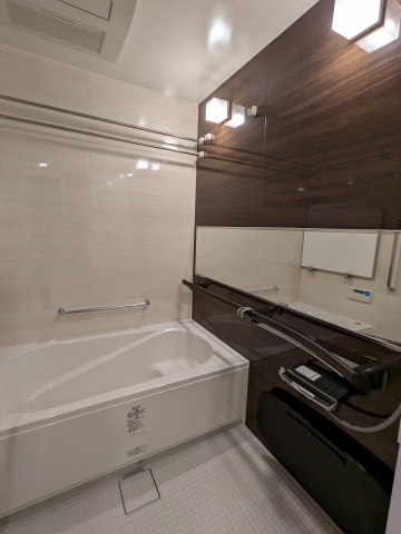 バス・シャワールーム　別部屋の写真です