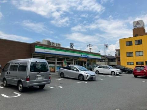 コンビニ　ファミリーマート 熱田白鳥三丁目店（コンビニ）まで699m