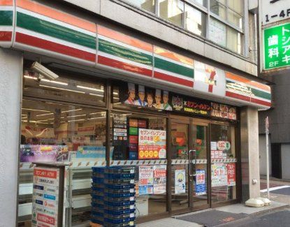 コンビニ　セブンイレブン新宿1丁目店（コンビニ）まで70m