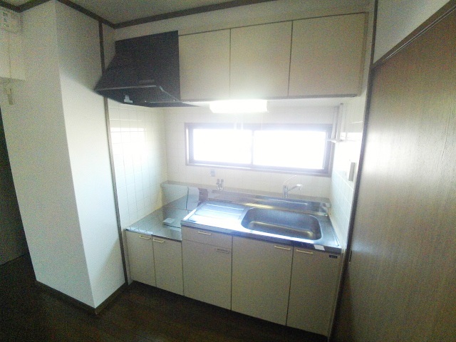 キッチン　窓があり換気ができるキッチン