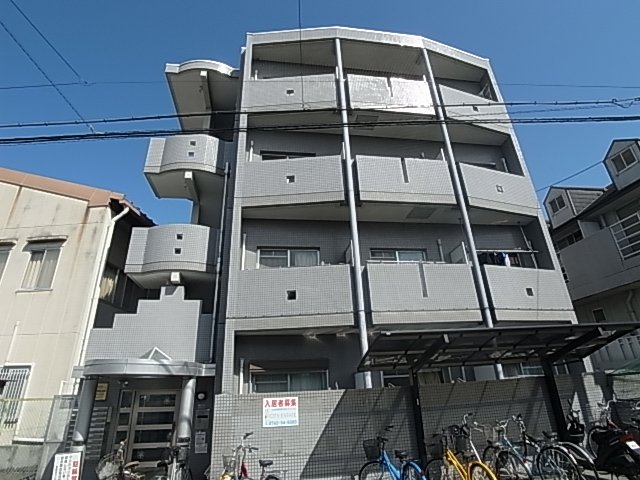 奈良市南紀寺町のマンションの建物外観